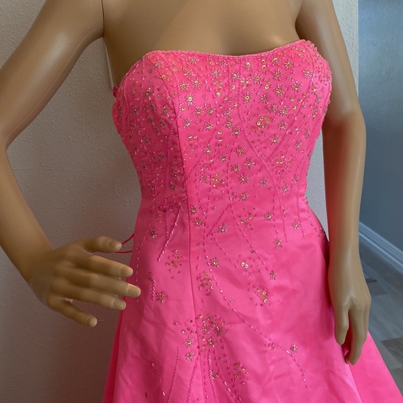 Pink dress - Picture 2 of 5